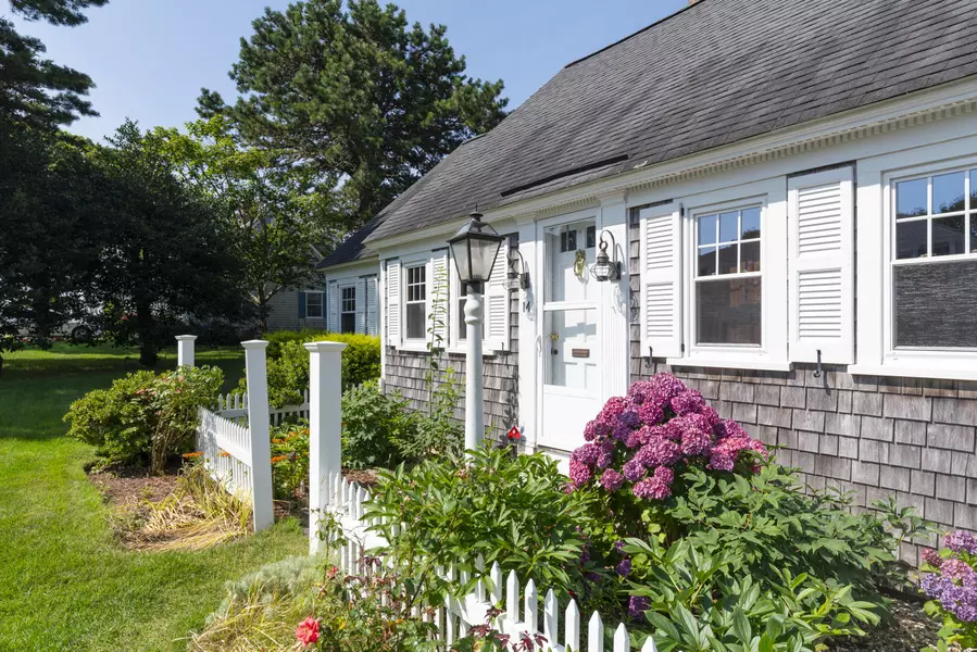 14 Wah Wah Taysee Road, Harwich Port, MA 02646