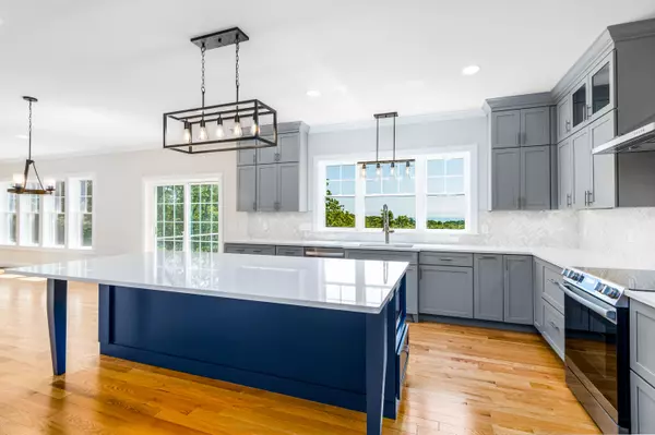 21 Pine Mountain Drive, Plymouth, MA 02360