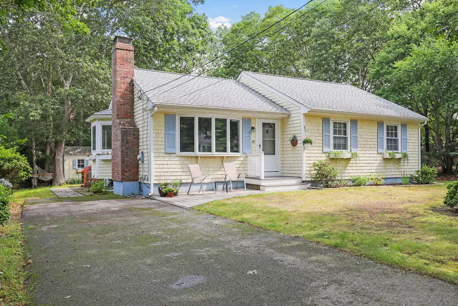 31 Weston Road, North Falmouth, MA 02556