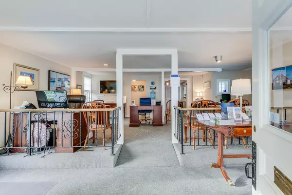 Chatham, MA 02633,409 Main Street