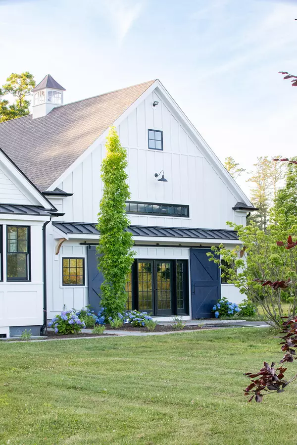 East Falmouth, MA 02536,59 Alexander Booker Road