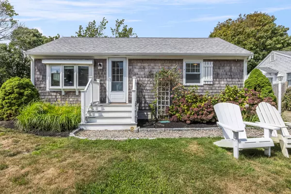 18 Massasoit Street, East Falmouth, MA 02536