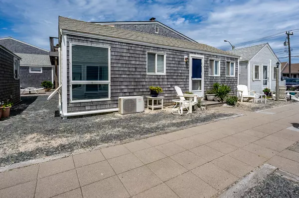 Truro, MA 02666,566 Shore Road #4