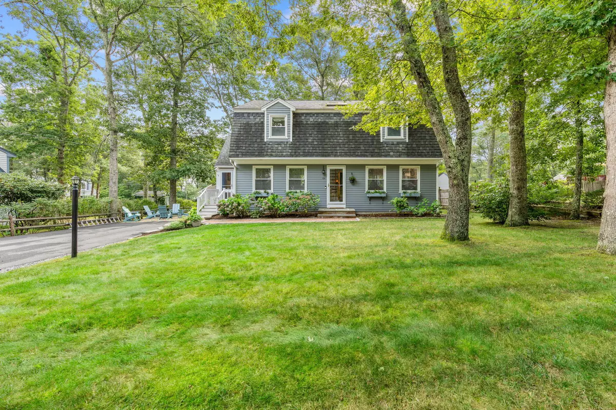 Mashpee, MA 02649,104 Pond Circle