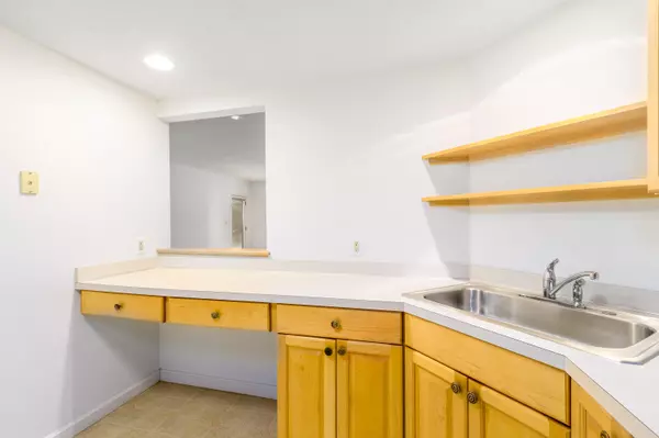 Yarmouth Port, MA 02675,4102 Heatherwood