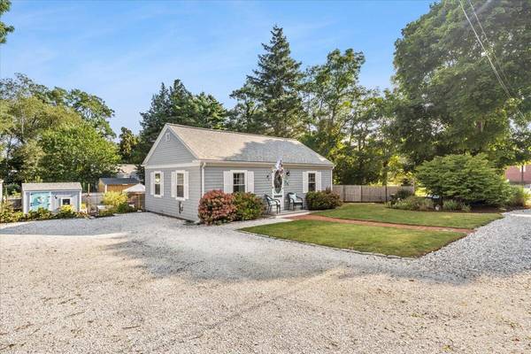 Pocasset, MA 02559,2 River Road