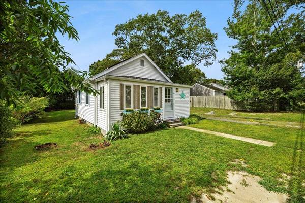 17 Buzzards Bay Avenue, Buzzards Bay, MA 02532