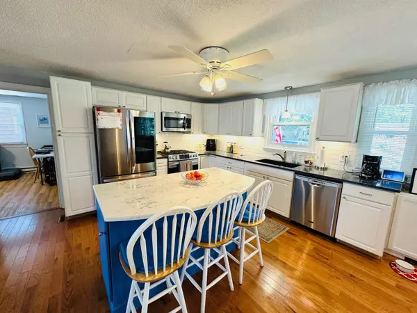 East Falmouth, MA 02536,101 Sanddollar Circle