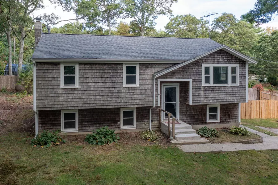 19 Dollins Road, Pocasset, MA 02559