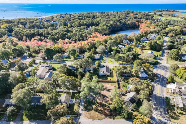 11 Redwood Lane, Hyannis, MA 02601