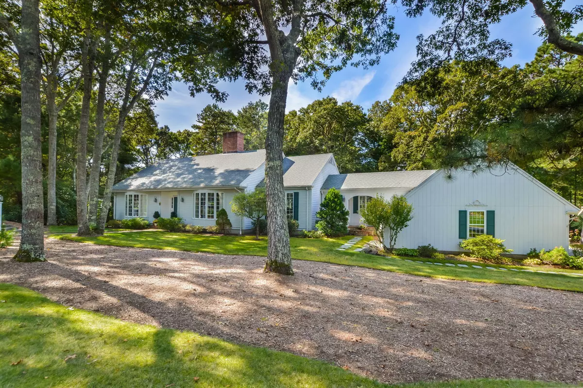 Osterville, MA 02655,17 Chine Way