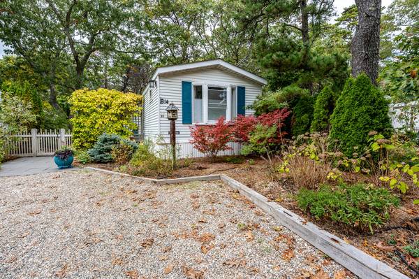 Wellfleet, MA 02667,210 West Road #B14