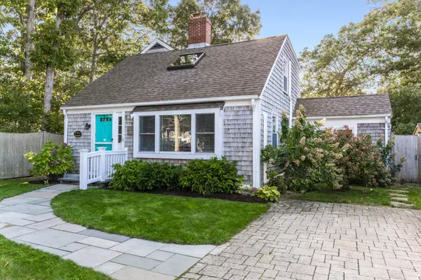 11 Cumner Street, Hyannis, MA 02601