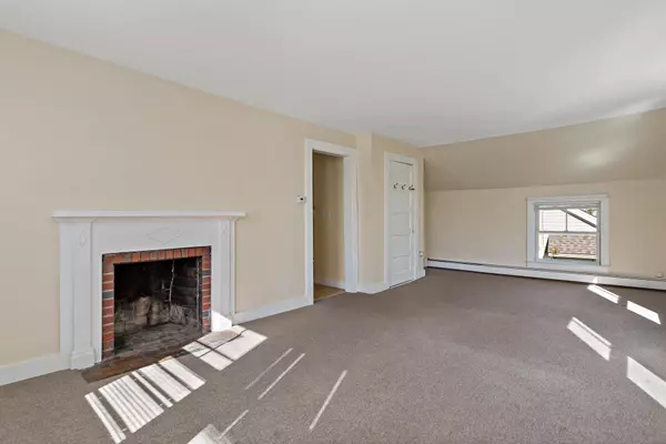 Falmouth, MA 02540,22 Gifford Street