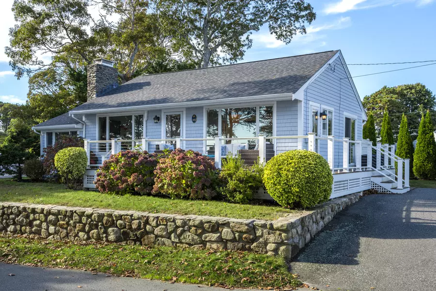 585 Circuit Avenue, Pocasset, MA 02559