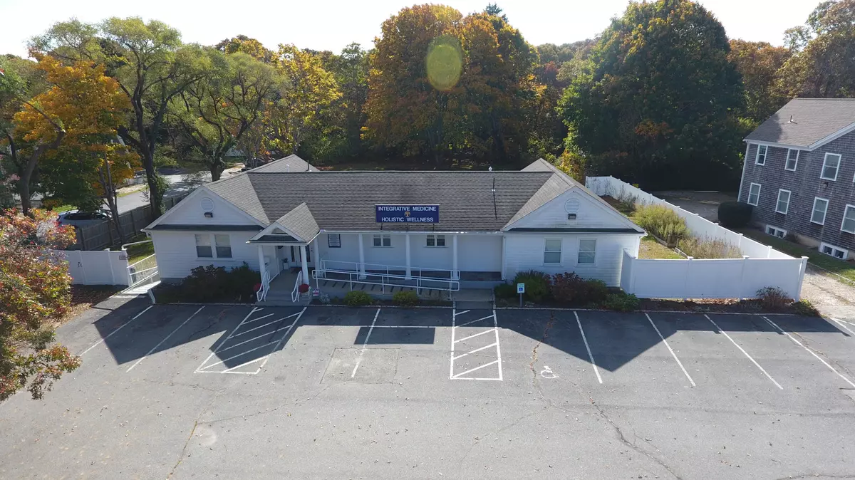 Hyannis, MA 02601,677 W West Main Street