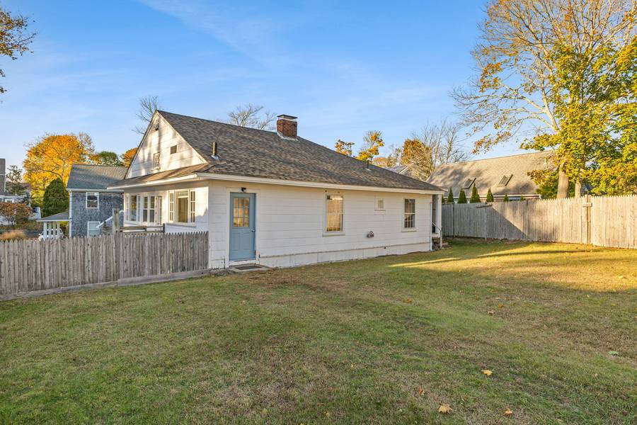 15 Chester Street, North Falmouth, MA 02556