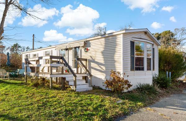 300 Nathan Ellis Highway #59, Mashpee, MA 02649