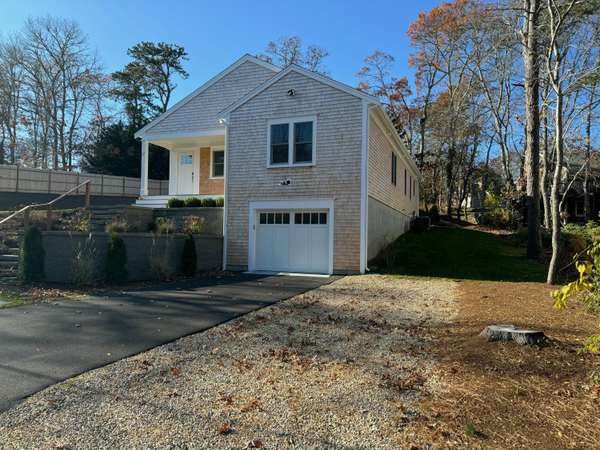 Harwich, MA 02645,33 Buttonwood Road