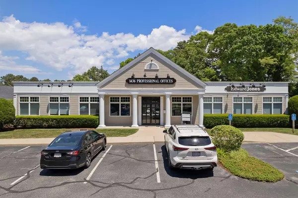 1436 Iyannough Road #4, Hyannis, MA 02601