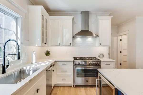 North Falmouth, MA 02556,255 Old Main Road #2B