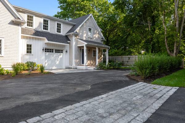 North Falmouth, MA 02556,255 Old Main Road #1B