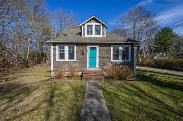 Cotuit, MA 02635,1666 Santuit-Newtown Road