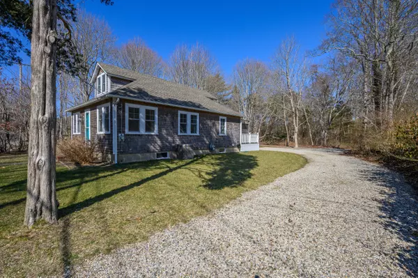 Cotuit, MA 02635,1666 Santuit-Newtown Road