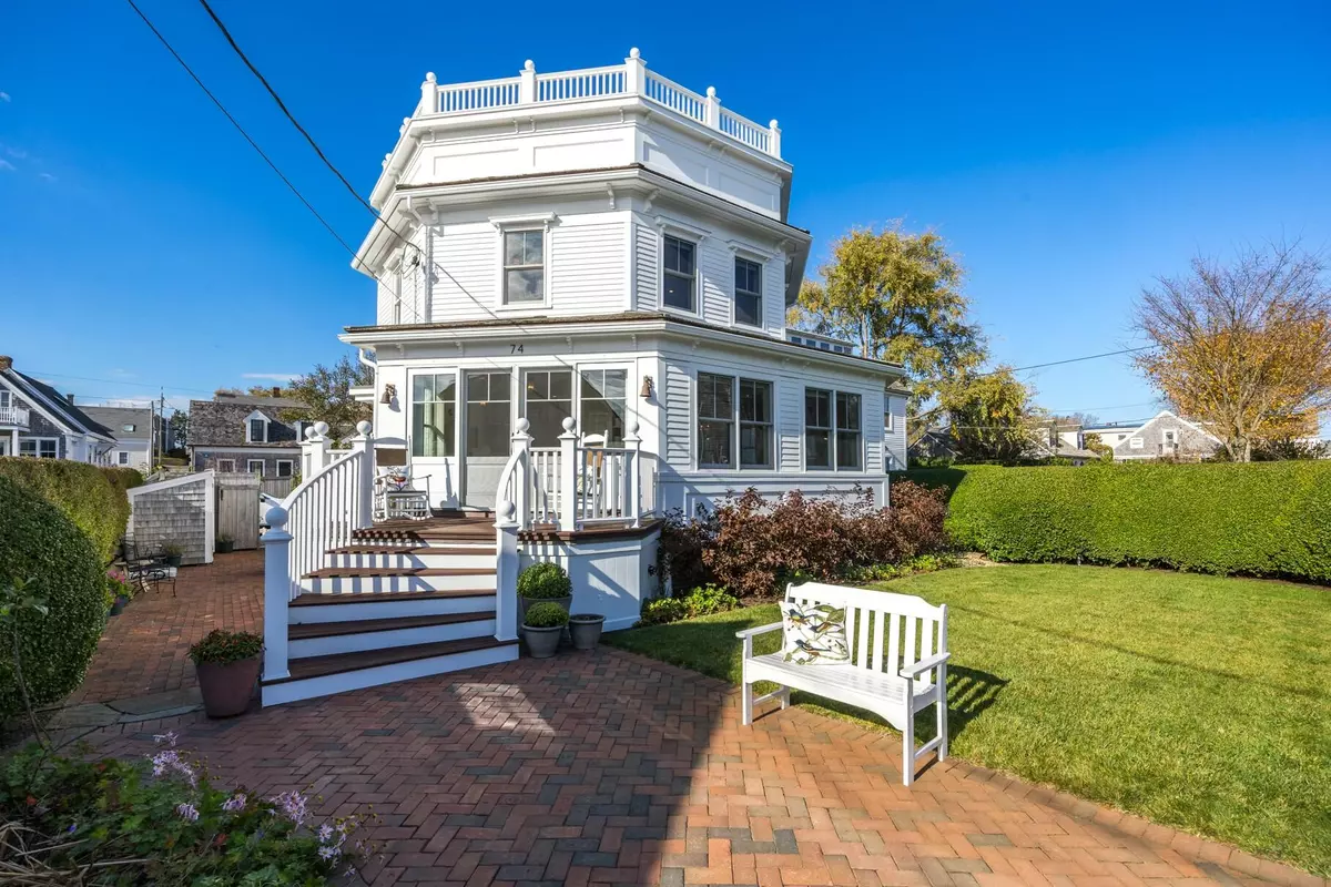 Provincetown, MA 02657,74 Commercial Street