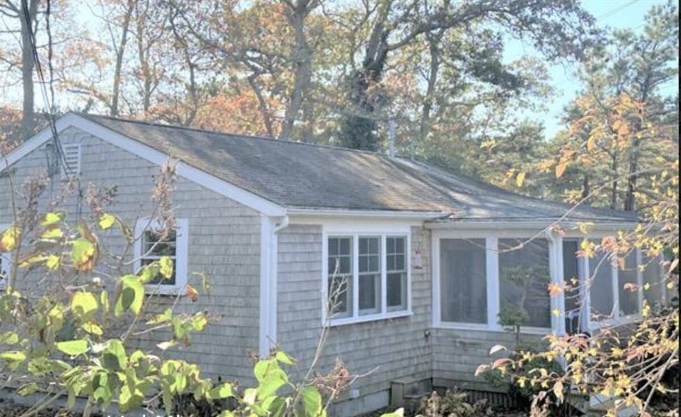 32 Clark Avenue Avenue, Tisbury, MA 02568