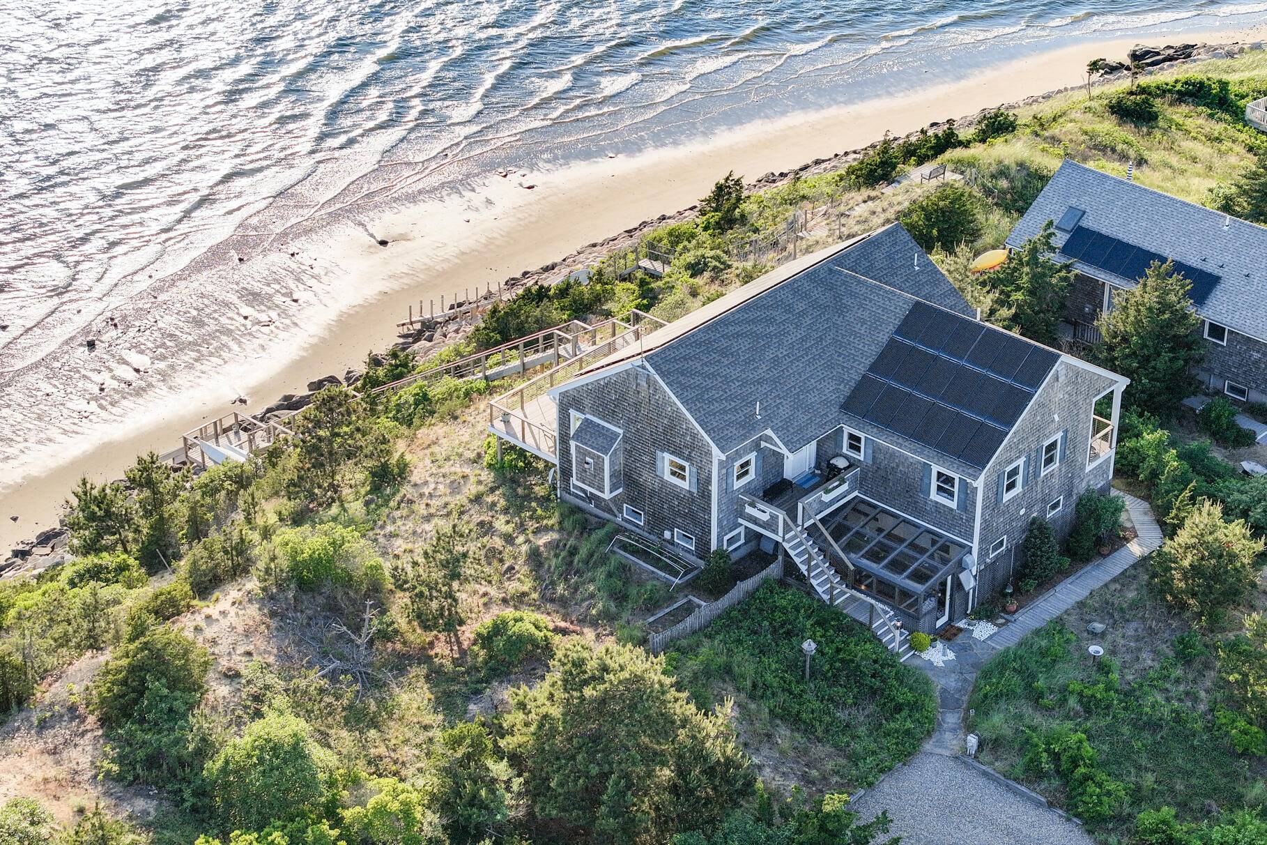 Wellfleet, MA 02667,114 4Th Street