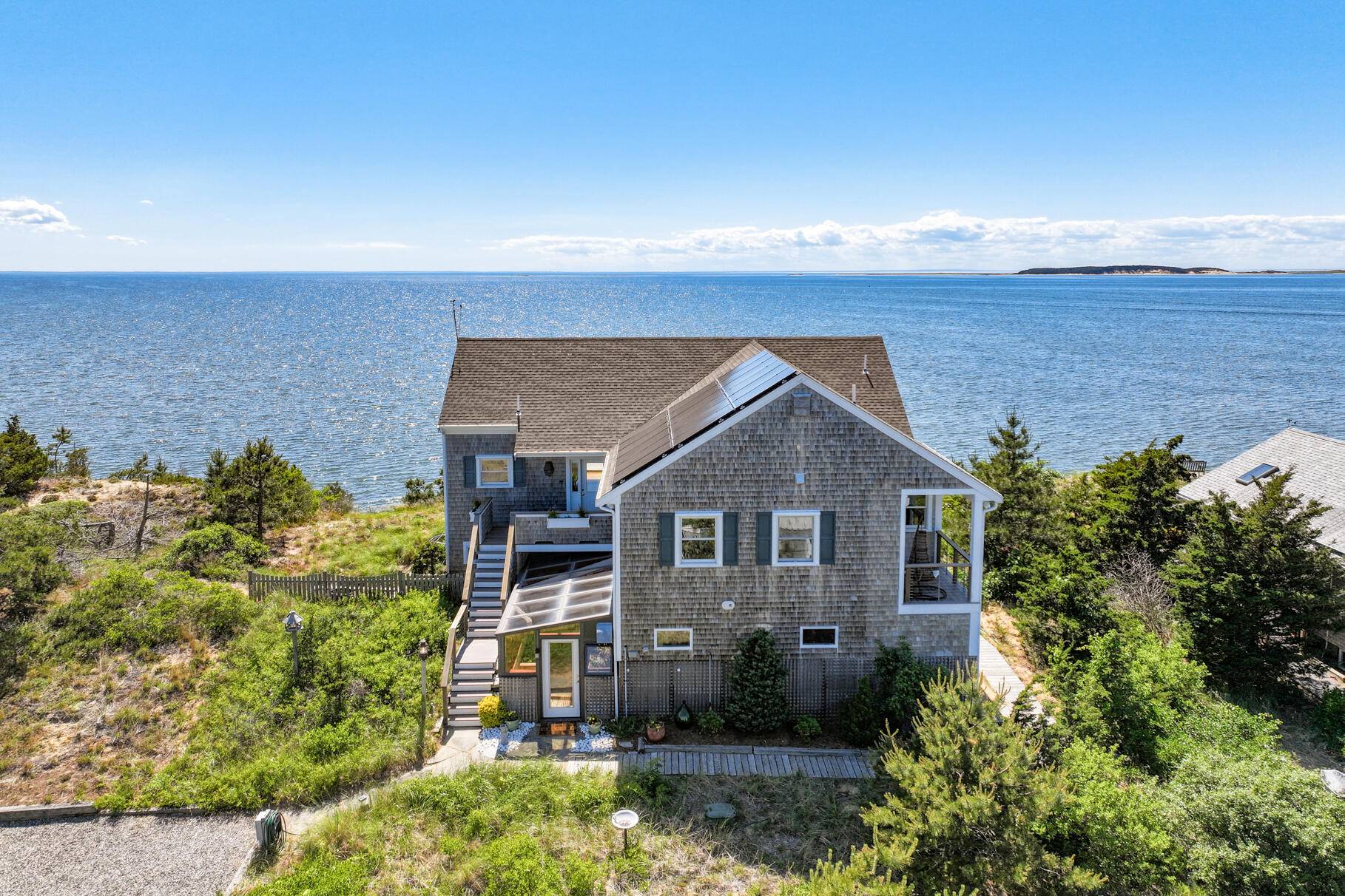 Wellfleet, MA 02667,114 4Th Street