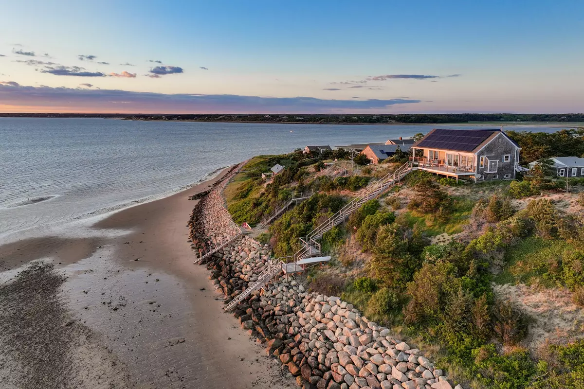 Wellfleet, MA 02667,114 4Th Street