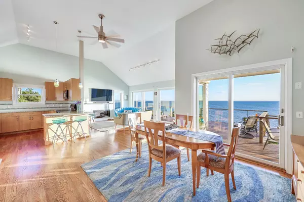 Wellfleet, MA 02667,114 4Th Street