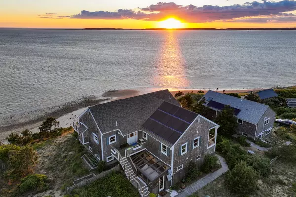 Wellfleet, MA 02667,114 4Th Street