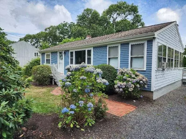 10 Croyden Drive, East Falmouth, MA 02536