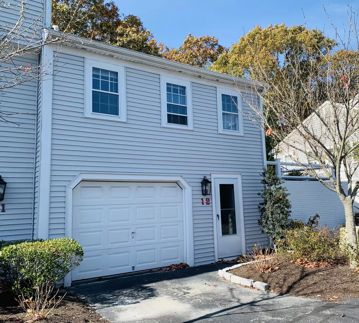 Hyannis, MA 02601,110 W Main Street #12