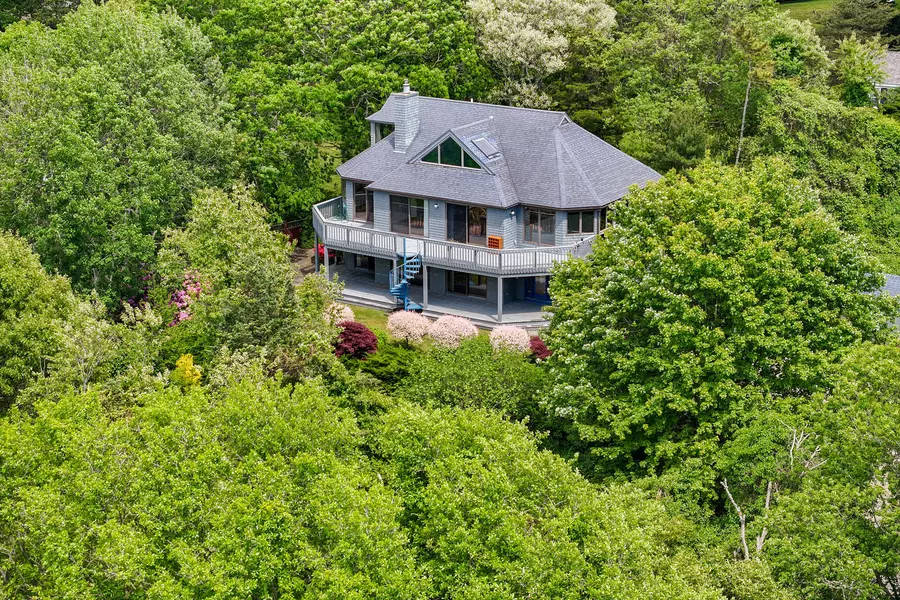 9 Wigwam Road, Falmouth, MA 02540