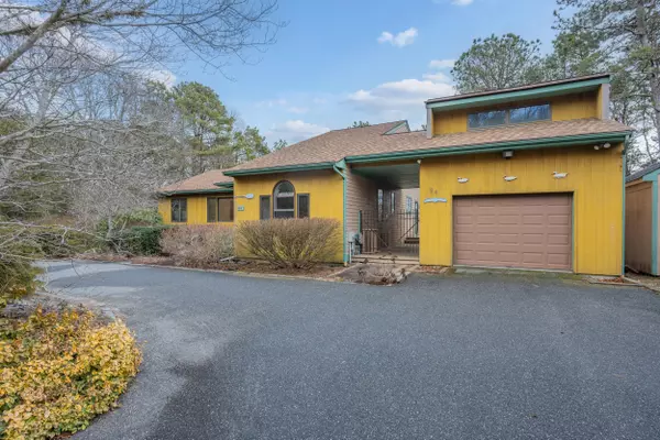 Waquoit, MA 02536,84 Overlook Circle