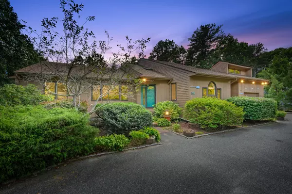 84 Overlook Circle, Waquoit, MA 02536