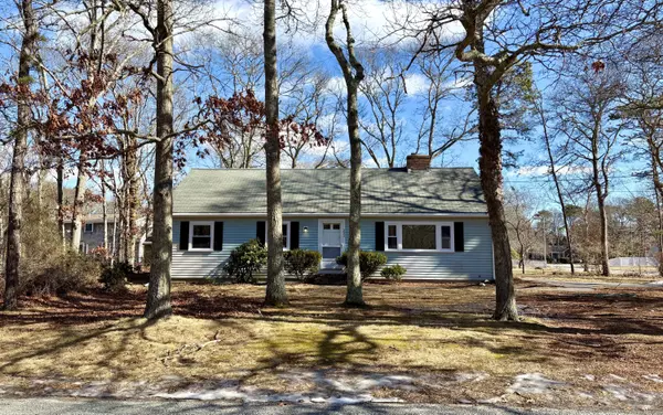 231 Bishops Terrace, Hyannis, MA 02601