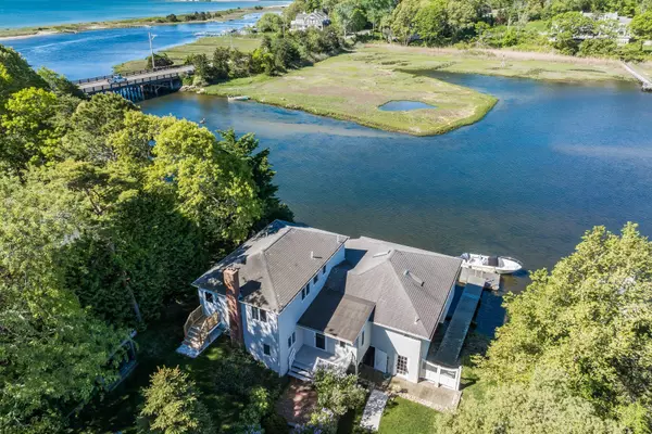 Centerville, MA 02632,818 South Main Street