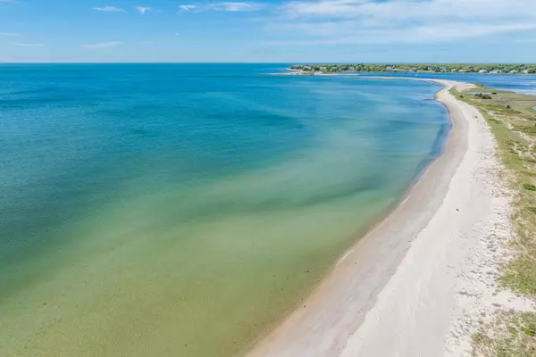 Centerville, MA 02632,818 South Main Street