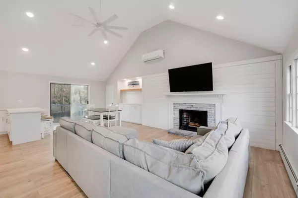 Cotuit, MA 02635,29 Butternut Circle