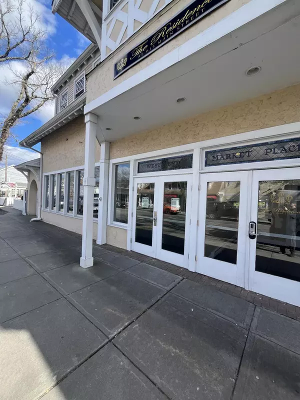 Hyannis, MA 02601,615 Main Street #13