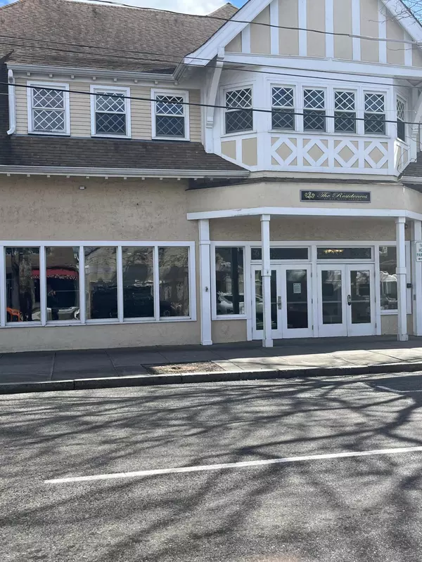 Hyannis, MA 02601,615 Main Street #13