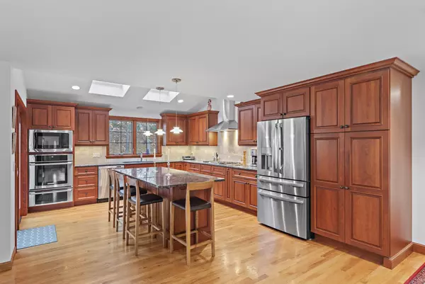 Eastham, MA 02642,5 Hatch Court