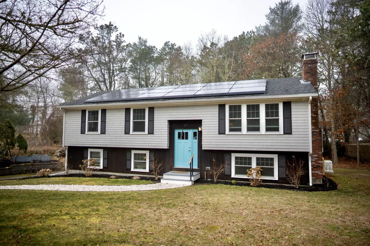 Centerville, MA 02632,37 Bent Tree Drive