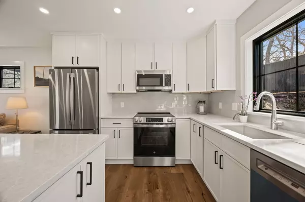 Provincetown, MA 02657,50 Nelson Avenue #6