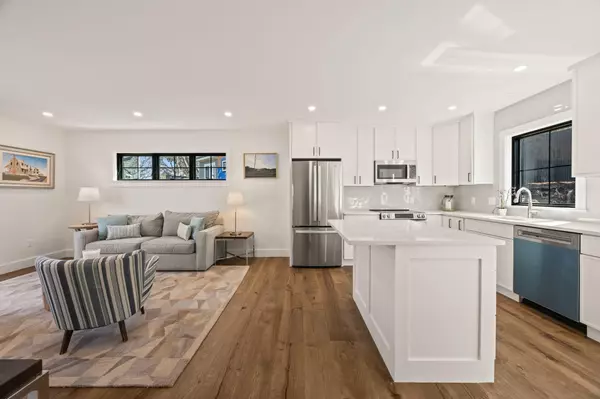 Provincetown, MA 02657,50 Nelson Avenue #6